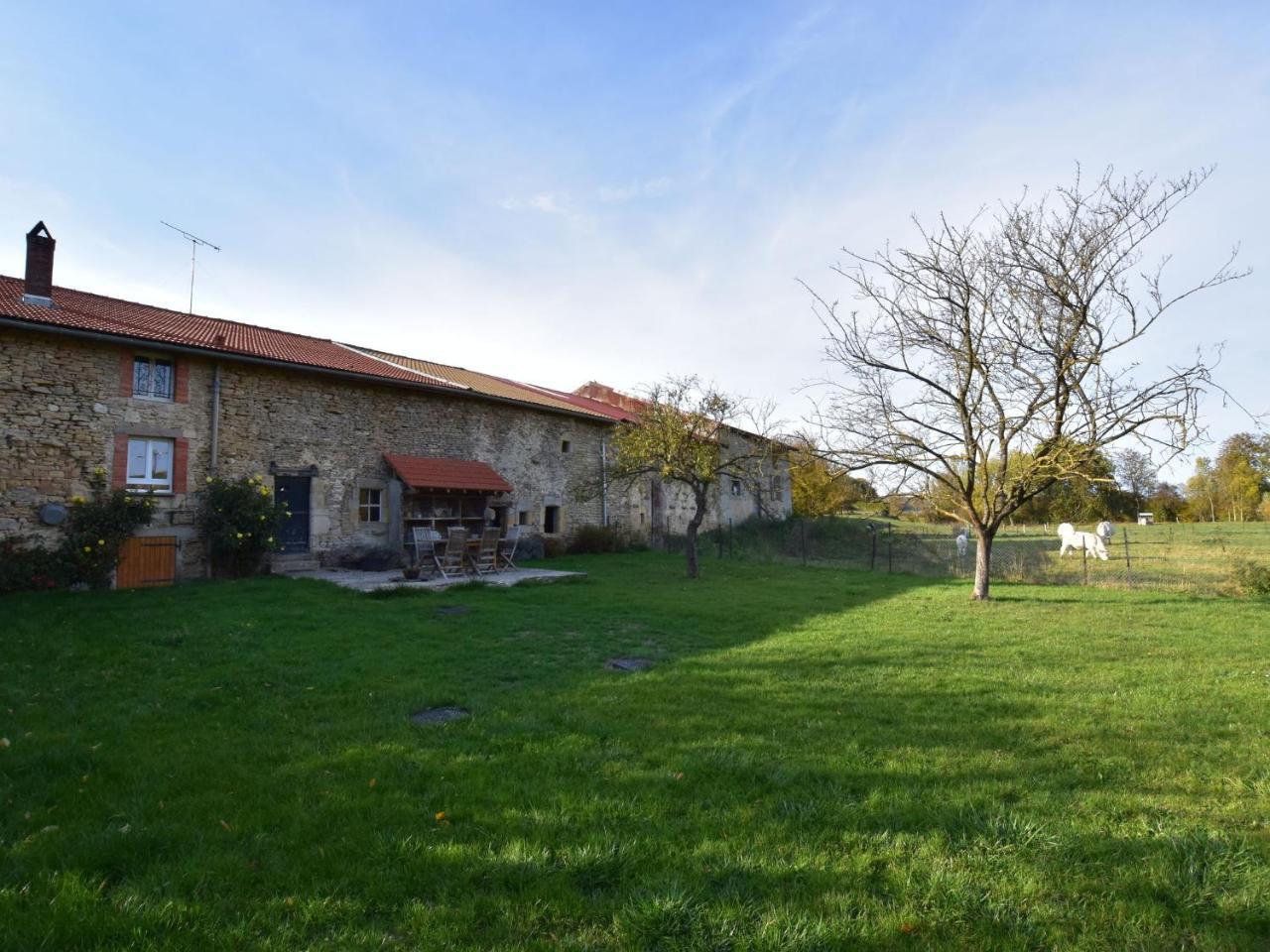Spacious Holiday Home Near The Forest Barricourt Exteriör bild