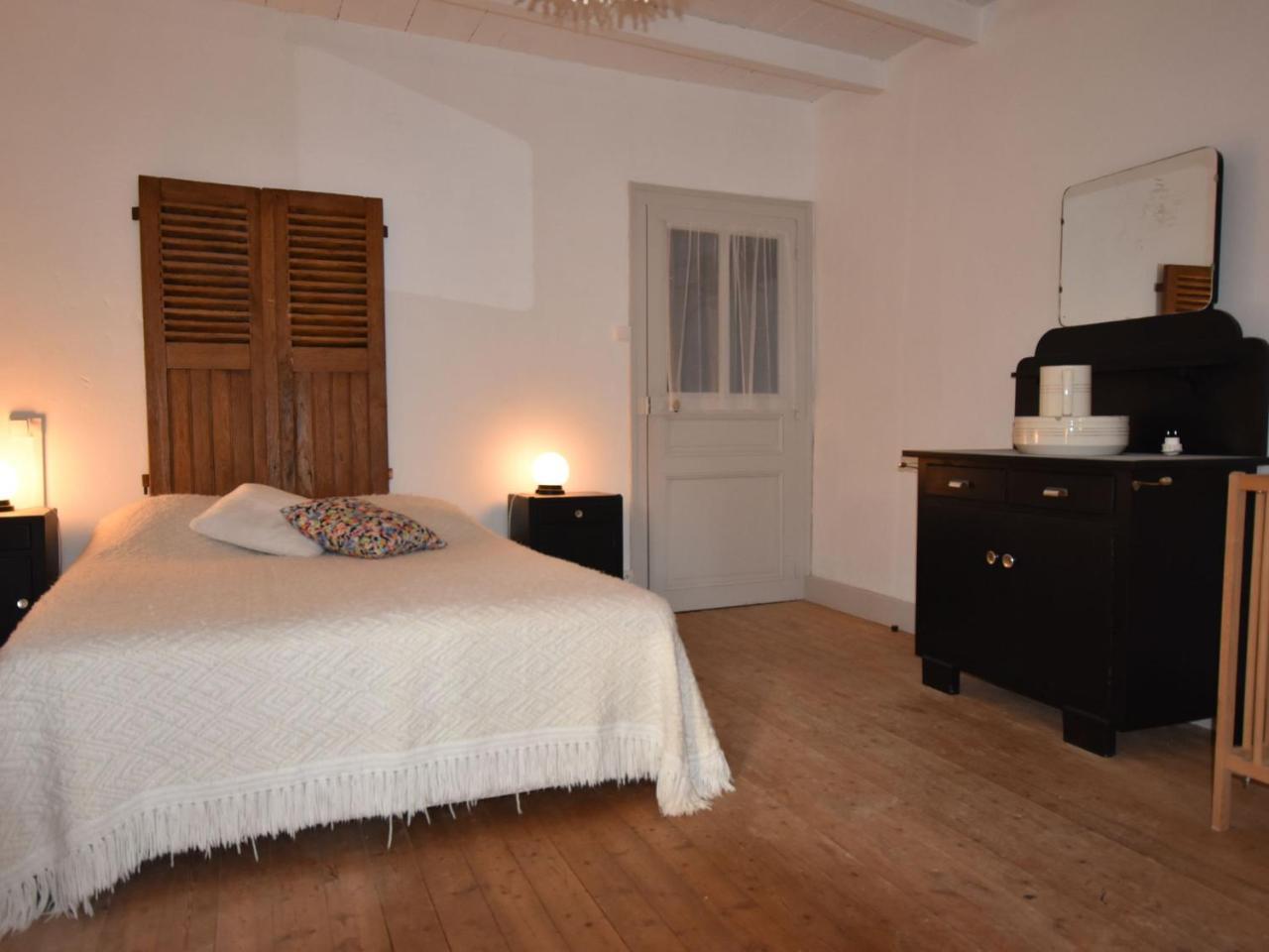 Spacious Holiday Home Near The Forest Barricourt Exteriör bild
